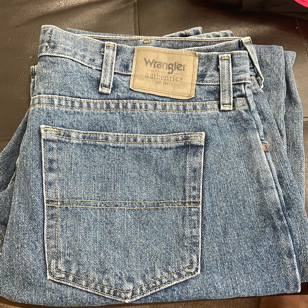 Mens Wrangler jeans 36 x 32 NWT
